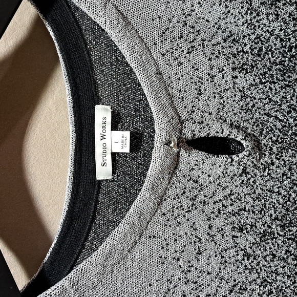 Woman's Large sweater - Picture 2 of 7